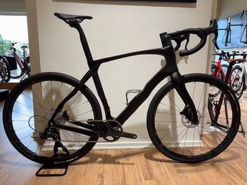 Pinarello Grevil Campagnolo Ekar 2023 Road & Gravel de segunda mano, Negro — imagen 2 de 3