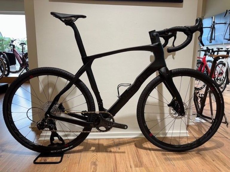 Pinarello Grevil Campagnolo Ekar 2023 Road & Gravel de segunda mano, Negro — imagen 2 de 3