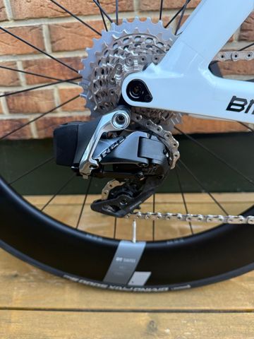 BMC TimeMachine 01 Disc 2025 Road & Gravel de segunda mano, Blanco — imagen 3 de 12