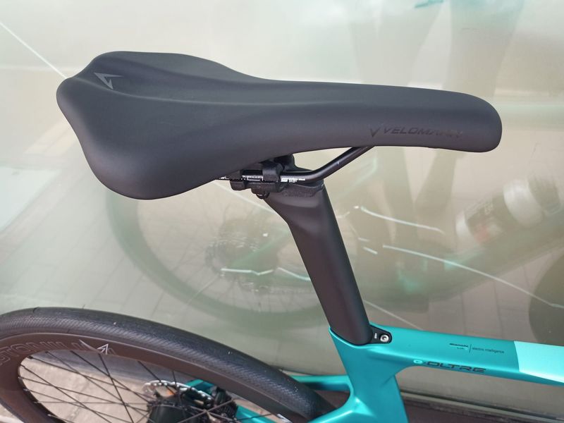 Used Bianchi e-Oltre 105 2024 2024 Road & Gravel, Green — image 3 of 9