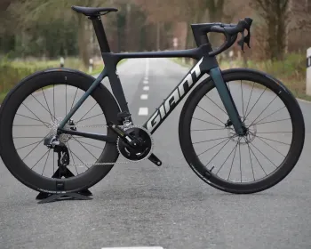 Used Giant Propel Advanced Pro 1 2022 Road & Gravel, Grigio chiaro — image 1 of 4