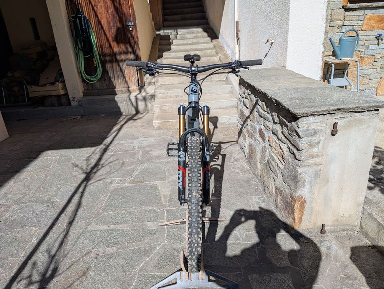 Used Pivot SHUTTLE SL Pro X0 Eagle Transmission 2024 2024 Mountainbike — image 4 of 7