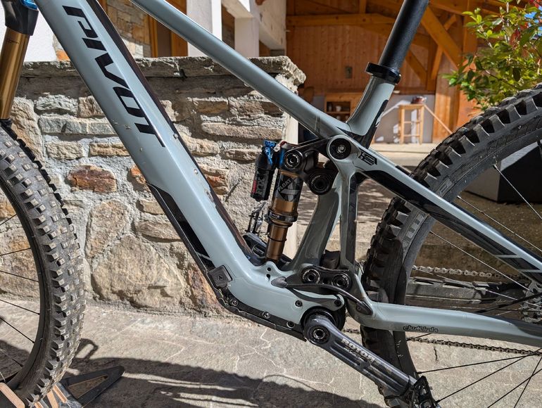 Used Pivot SHUTTLE SL Pro X0 Eagle Transmission 2024 2024 Mountainbike — image 3 of 7