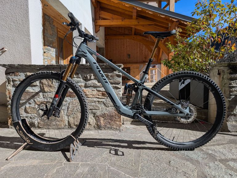 Used Pivot SHUTTLE SL Pro X0 Eagle Transmission 2024 2024 Mountainbike — image 1 of 7
