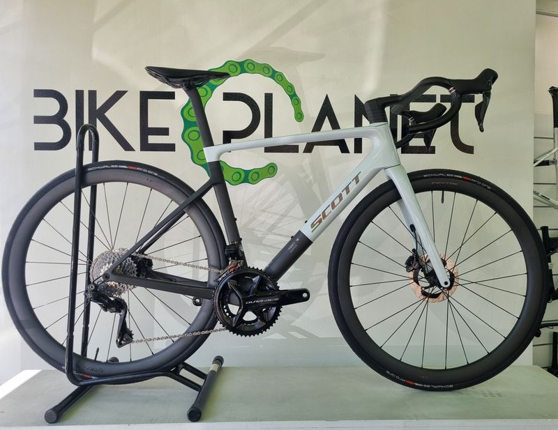 Used Scott Addict RC Pro 2025 Road & Gravel, White — image 1 of 6