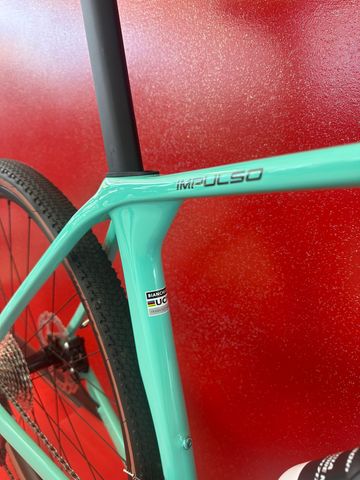 Bianchi Impulso COMP GRX 610 disc 2024 2024 Road & Gravel usato, Verde — immagine 3 di 10