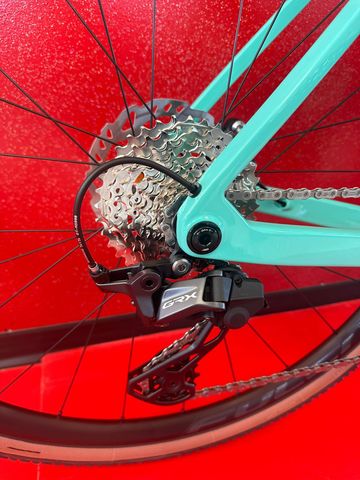 Bianchi Impulso COMP GRX 610 disc 2024 2024 Road & Gravel usato, Verde — immagine 5 di 10