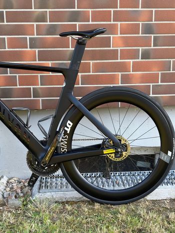 Used Canyon Aeroad CFR Disc Di2 2023 2023 Road & Gravel, Black — image 9 of 17