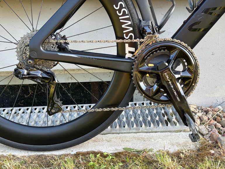 Used Canyon Aeroad CFR Disc Di2 2023 2023 Road & Gravel, Black — image 2 of 17