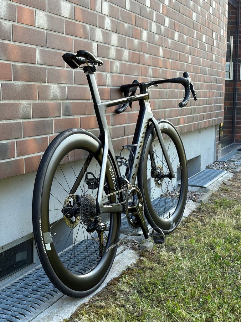 Used Canyon Aeroad CFR Disc Di2 2023 2023 Road & Gravel, Black — image 4 of 17