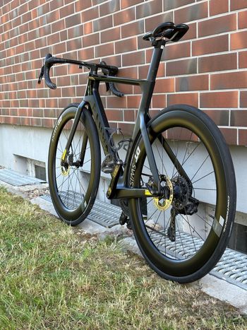 Used Canyon Aeroad CFR Disc Di2 2023 2023 Road & Gravel, Black — image 13 of 17