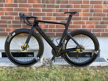 Used Canyon Aeroad CFR Disc Di2 2023 2023 Road & Gravel, Black — image 8 of 17