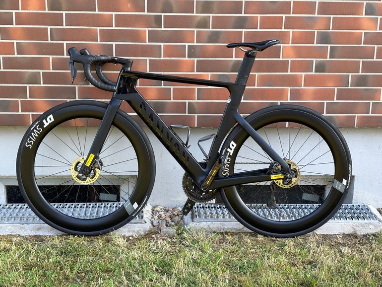 Used Canyon Aeroad CFR Disc Di2 2023 2023 Road & Gravel, Black — image 8 of 17