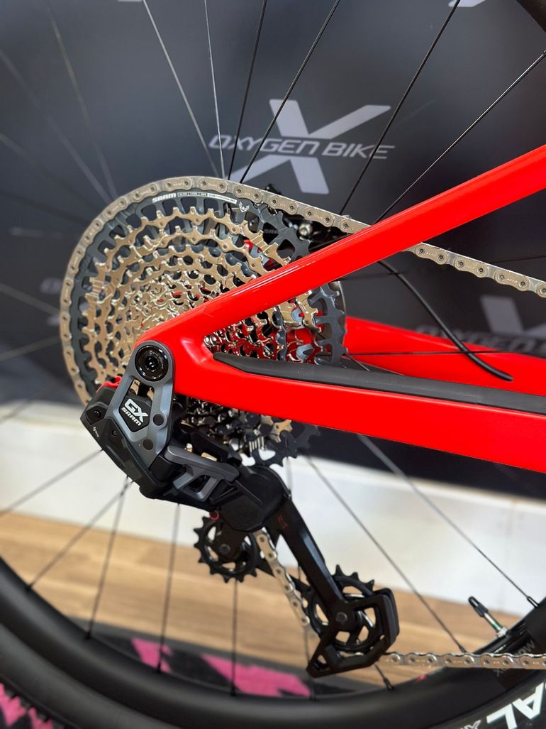 Used BMC Fourstroke SRAM GX Eagle AXS (T-Type) 2024 Mountainbike, Red — image 3 of 6
