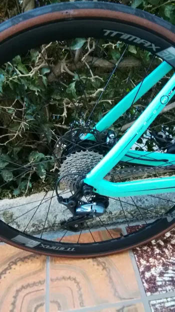Used Bianchi Aria e-Road 2019 Road & Gravel, Gris claro — image 2 of 5