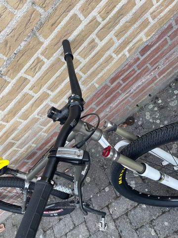 Gebrauchtes Commencal Dirtjumper 2017 Mountainbike, Hellgrau — Bild 3 von 4