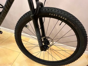 Used Specialized Chisel 2023 Mountainbike, Light Gray — image 5 of 8