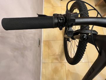 Used Specialized Chisel 2023 Mountainbike, Light Gray — image 4 of 8