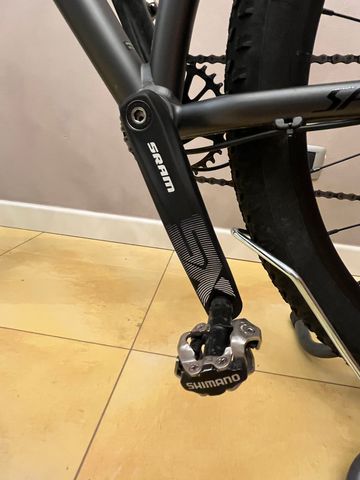 Used Specialized Chisel 2023 Mountainbike, Light Gray — image 3 of 8