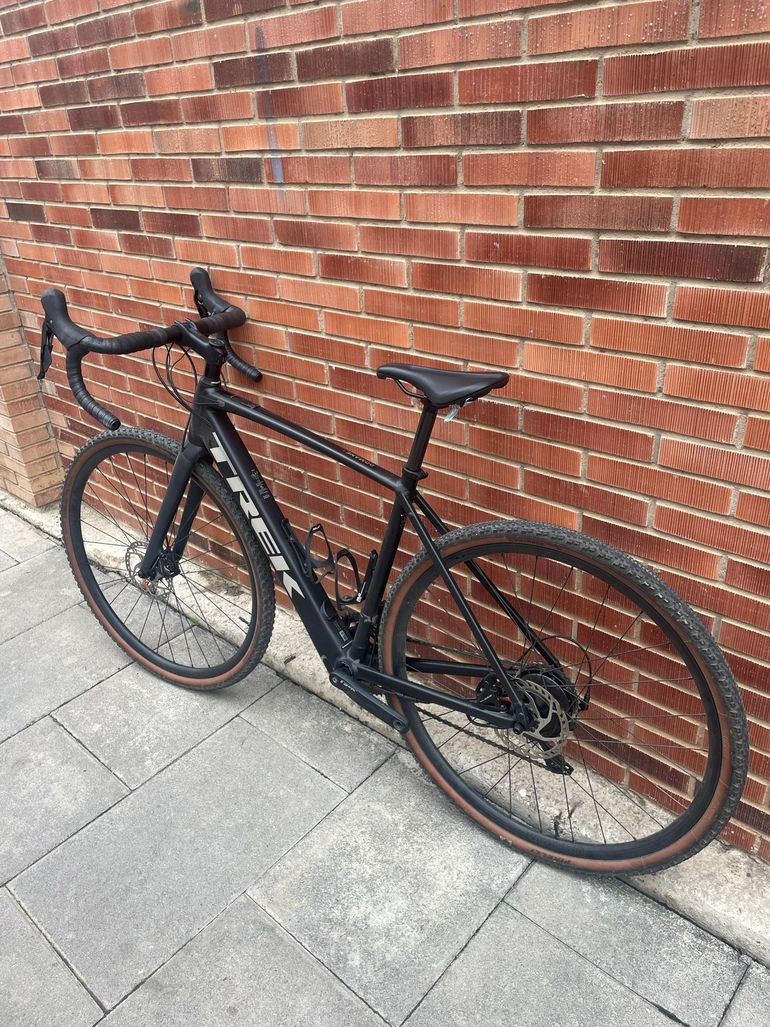 Used Trek Domane+ AL 5 2024 2024 Road & Gravel, Schwarz — image 8 of 10