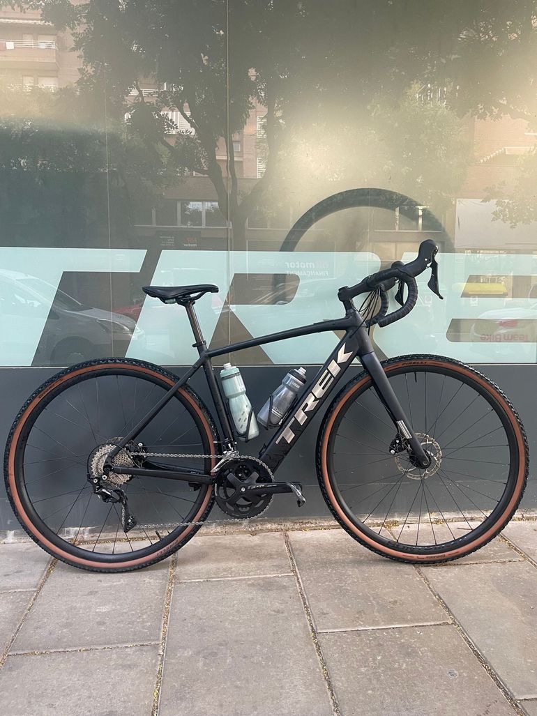 Used Trek Domane+ AL 5 2024 2024 Road & Gravel, Schwarz — image 1 of 10