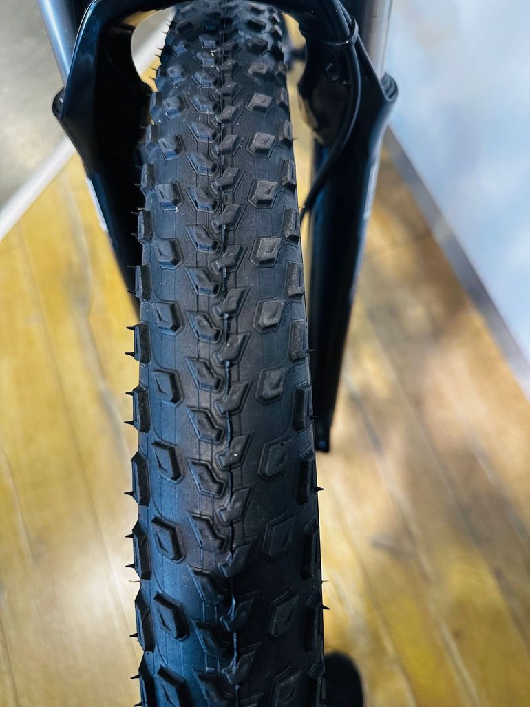 Used Specialized Stumpjumper HT 2017 Mountainbike, Black — image 11 of 12