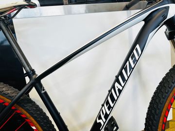 Used Specialized Stumpjumper HT 2017 Mountainbike, Black — image 8 of 12