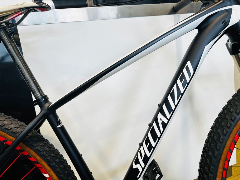 Used Specialized Stumpjumper HT 2017 Mountainbike, Black — image 8 of 12