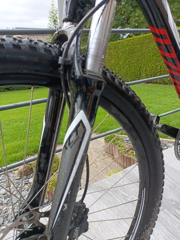 Używany Specialized Hardrock Disc SE 26 2014 2014 Mountainbike — zdjęcie 7 z 8
