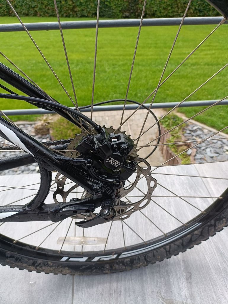 Używany Specialized Hardrock Disc SE 26 2014 2014 Mountainbike — zdjęcie 6 z 8