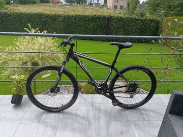 Używany Specialized Hardrock Disc SE 26 2014 2014 Mountainbike — zdjęcie 1 z 8