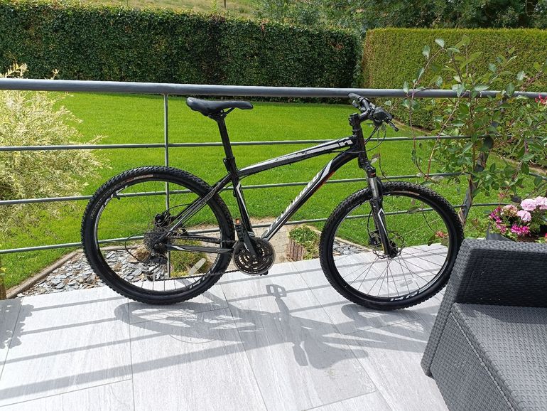 Używany Specialized Hardrock Disc SE 26 2014 2014 Mountainbike — zdjęcie 2 z 8