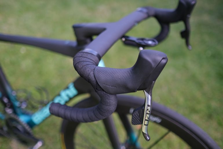 Gebrauchtes Bianchi Specialissima RC 2024 Road & Gravel, Schwarz — Bild 4 von 23