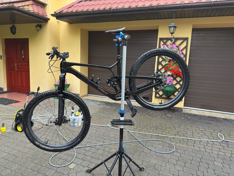 Used Trek Fuel EX 9.8 GX AXS T-Type Gen 6 2024 2024 Mountainbike, Black, 29 — image 2 of 9