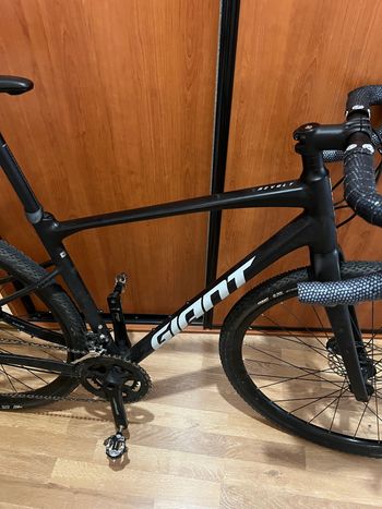 Used Giant Revolt 0 2022 2022 Road & Gravel, Black — image 2 of 4
