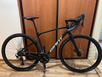 Used Giant Revolt 0 2022 2022 Road & Gravel, Black — image 1 of 4