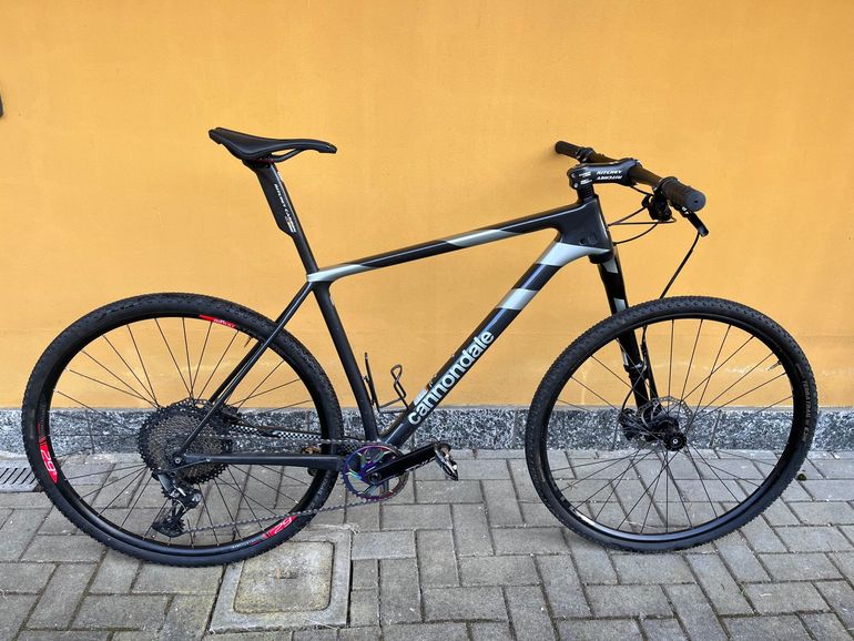 Used Cannondale F-Si Carbon 4 2019 2019 Mountainbike, Negro — image 1 of 7