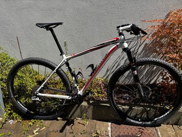 Used Specialized Stumpjumper Comp 29 2012 2012 Mountainbike, White, 29 — image 1 of 14