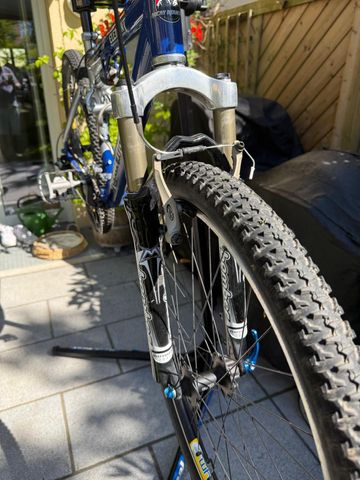 Gebrauchtes Rocky Mountain Element XC Fully 2002 Mountainbike, Blau, 26 — Bild 2 von 13