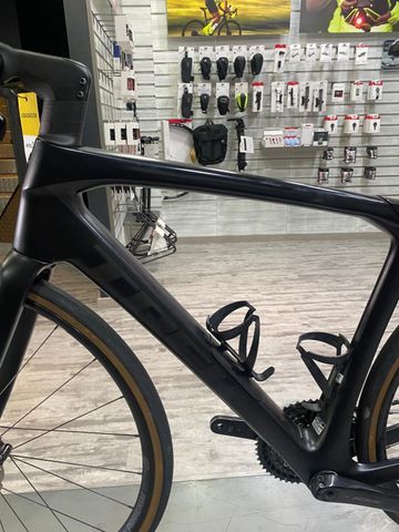 Gebrauchtes Trek Domane Shimano 105 Di2 2024 Road & Gravel, Schwarz — Bild 2 von 11