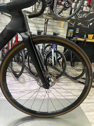 Gebrauchtes Trek Domane Shimano 105 Di2 2024 Road & Gravel, Schwarz — Bild 5 von 11