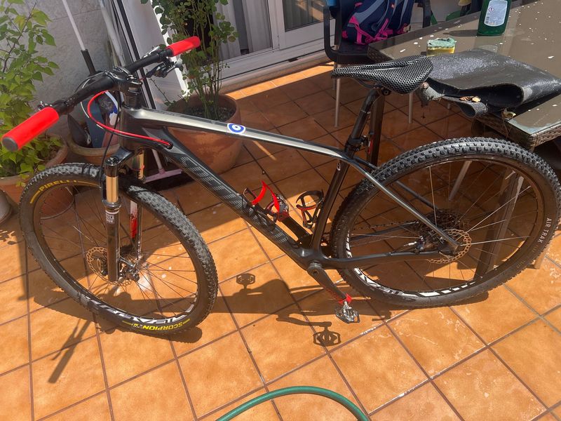 Gebrauchtes Specialized Stumpjumper 2019 Mountainbike, Schwarz, 29 — Bild 1 von 4