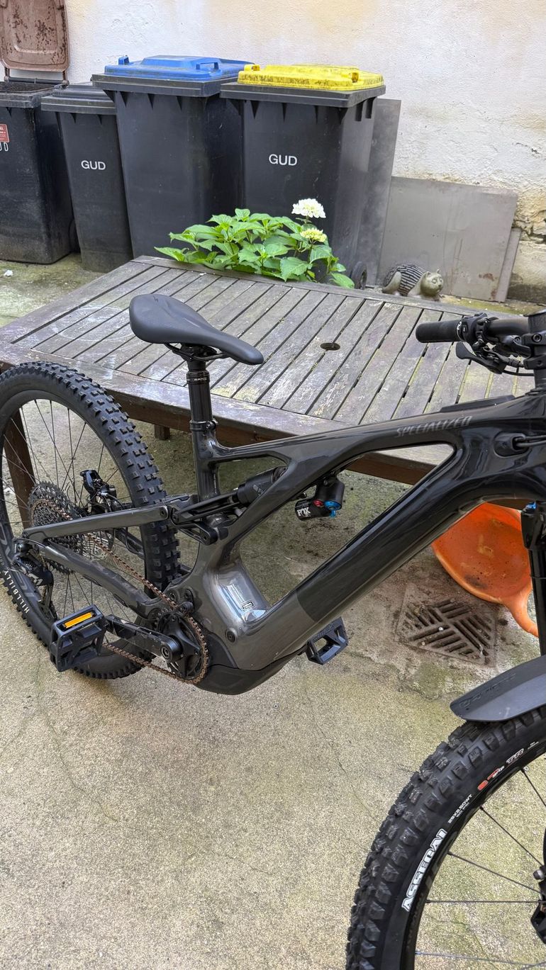 Used Specialized Turbo Levo Expert 2022 2022 Mountainbike, Black, 29, 27.5 — image 1 of 9