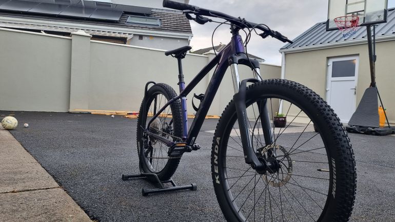 Trek Roscoe 6 2022 Mountainbike usato, Viola — immagine 2 di 9