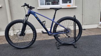 Trek Roscoe 6 2022 Mountainbike usato, Viola — immagine 6 di 9