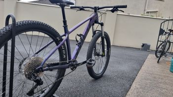 Trek Roscoe 6 2022 Mountainbike usato, Viola — immagine 5 di 9