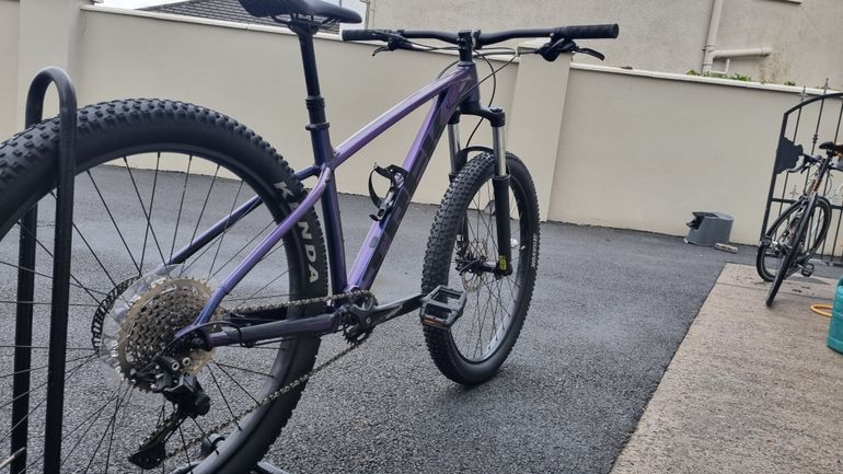 Trek Roscoe 6 2022 Mountainbike usato, Viola — immagine 5 di 9