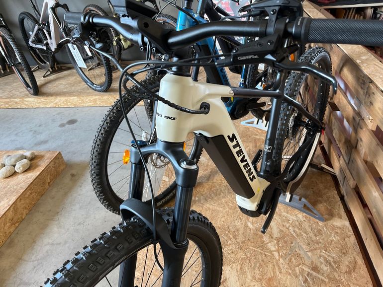 Used Stevens E-Cayolle 2024 2024 Mountainbike, Orange, 27.5 — image 4 of 5