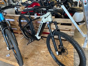 Used Stevens E-Cayolle 2024 2024 Mountainbike, Orange, 27.5 — image 1 of 5