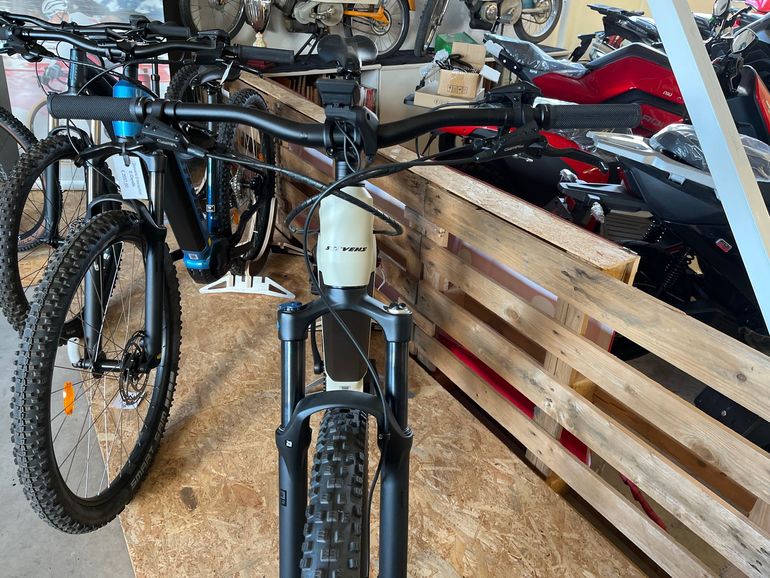 Used Stevens E-Cayolle 2024 2024 Mountainbike, Orange, 27.5 — image 3 of 5